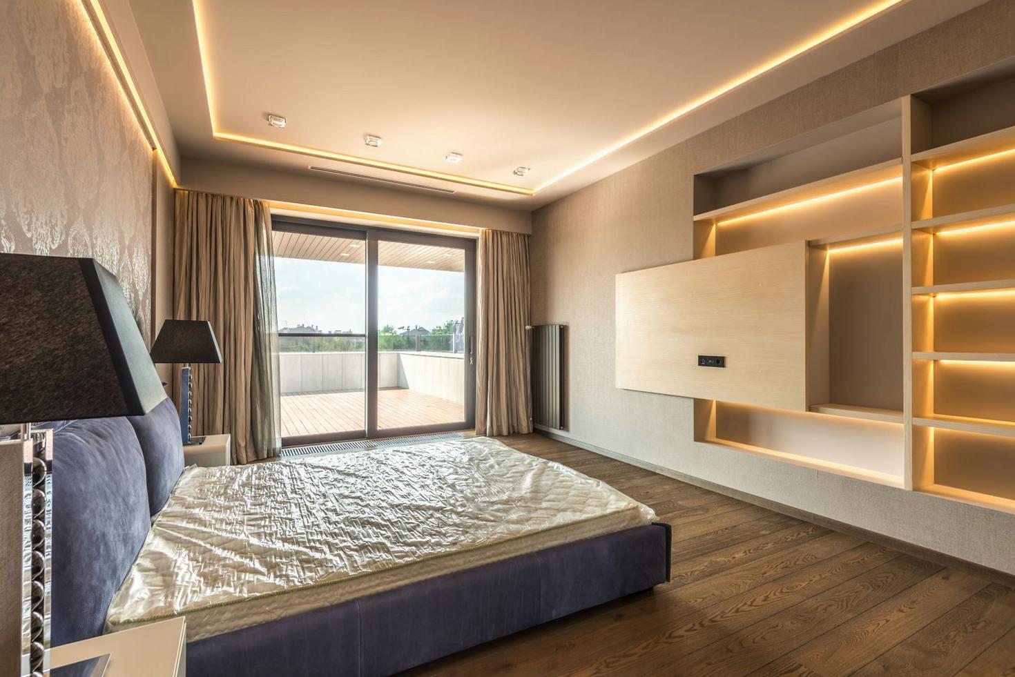 Luxurious Grand Alcazar Suite overlooking Sydney